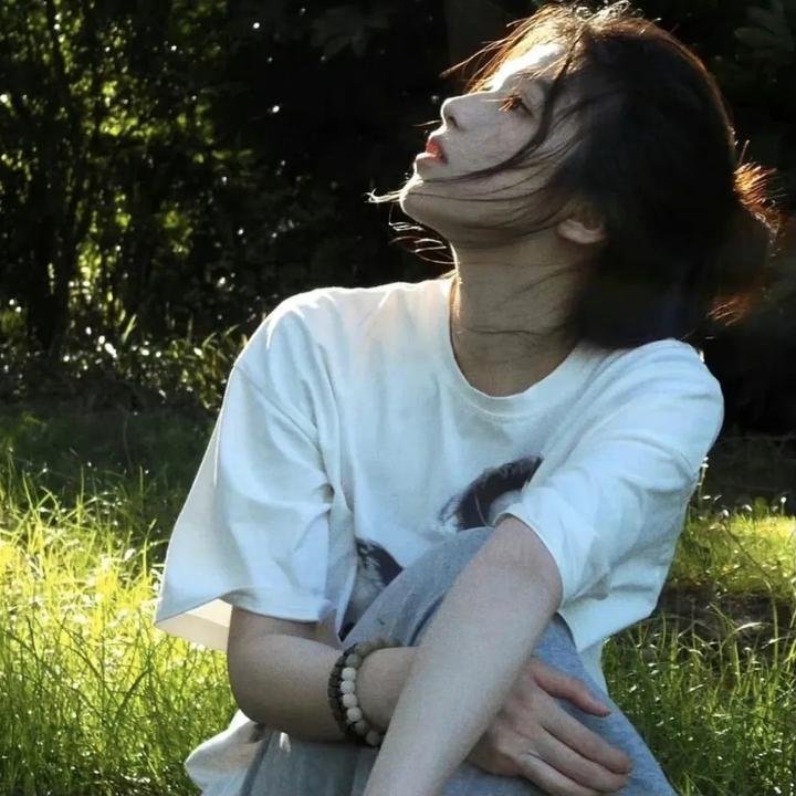 女玩家喜迎春海报